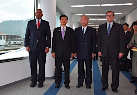日美干层试乘新干线。 日美干层试乘新干线。