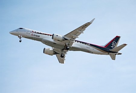 日本首架国产小型客机试飞成功 日本首架国产小型客机试飞成功