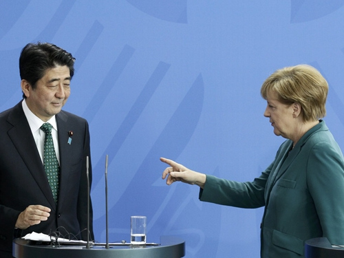 资料图:安倍与默克尔(图)。 资料图:安倍与默克尔(图)。