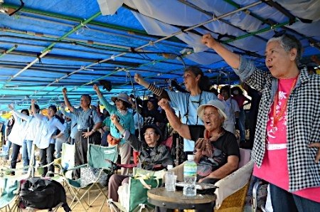 民众抗议。 民众抗议。