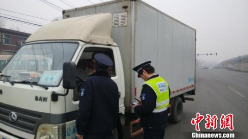 12��8�����磬��������·��·��ׯ��·�Σ����������Ա���·����ʻ�Ĵ�����������ᡡ��