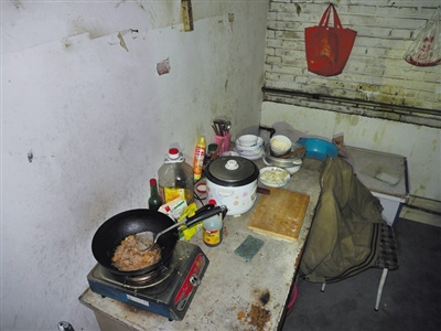 �����·��������ڿ���һ�ˣ�ֻ�����˹��ﻹδʢ���ķ��ˡ��¾������� ������ ��