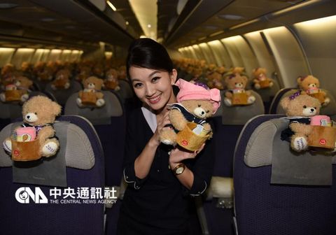 ���˺��ռ�ǿ�桰�ս�С�ܡ�17���ٵǻ���С�ܴ������ľͰ��ë��װ���ȷ��죬���ο�ͬ�α���������Դ��̨�塰�����硱