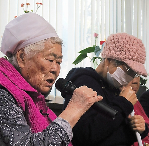 韩国慰安妇受害者进行抗议。 韩国慰安妇受害者进行抗议。