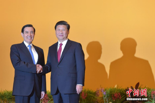 资料图:2015年11月7日下午,两岸领导人习近平、马英九在新加坡香格里拉大酒店会面。 <a target='_blank' href='http://www.chinanews.com/'>中新社</a>记者 廖攀 摄 资料图:2015年11月7日下午,两岸领导人习近平、马英九在新加坡香格里拉大酒店会面。 <a target='_blank' href='http://www.chinanews.com/'>中新社</a>记者 廖攀 摄