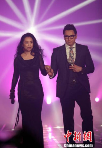 资料图:黄绮珊(左)。<a target='_blank' href='http://www.chinanews.com/'>中新社</a>发 湖南卫视供图。 资料图:黄绮珊(左)。<a target='_blank' href='http://www.chinanews.com/'>中新社</a>发 湖南卫视供图。