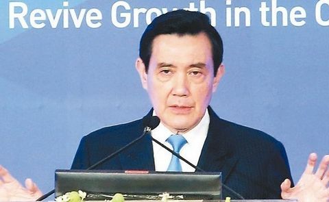 马英九昨天出席“天下经济论坛”时表示,“习马会”为两岸搭起和平的跨海大桥,希望未来执政者遵守“九二共识”这项“交通规则”。图片来源:台湾《联合报》 马英九昨天出席“天下经济论坛”时表示,“习马会”为两岸搭起和平的跨海大桥,希望未来执政者遵守“九二共识”这项“交通规则”。图片来源:台湾《联合报》
