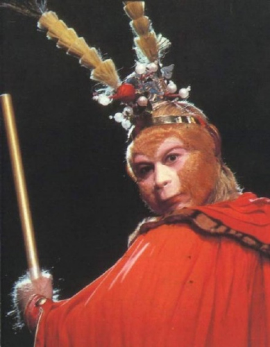 最后,小新(id:cns2012)不得不向大家介绍一段珍贵的资料:齐天乐春晚.