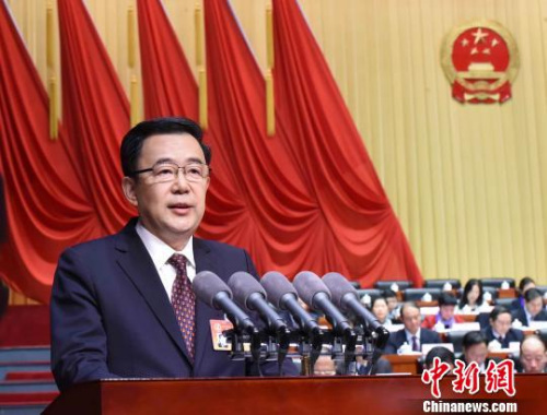 1月26日,贵州省第十二届人民代表大会第四次会议在贵阳开幕。贵州省委副书记、代省长孙志刚代表省政府作《政府工作报告》。 黄晓青 摄 1月26日,贵州省第十二届人民代表大会第四次会议在贵阳开幕。贵州省委副书记、代省长孙志刚代表省政府作《政府工作报告》。 黄晓青 摄