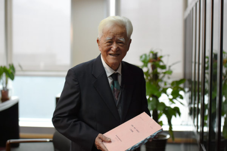 戴逸改革发展关键时期坚决惩治腐败非常重要