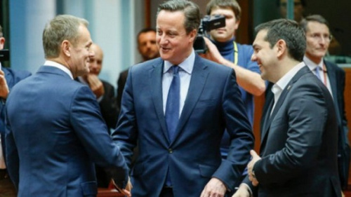 英国首相卡梅伦(中)、欧洲理事会主席图斯克(左)和希腊总理齐普拉斯(右)出席欧盟峰会。 英国首相卡梅伦(中)、欧洲理事会主席图斯克(左)和希腊总理齐普拉斯(右)出席欧盟峰会。