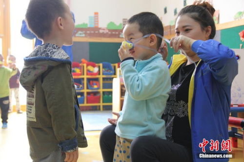 ����ͼ������һ�׶�԰ <a target='_blank' href='http://www.chinanews.com/'>������</a>�� �Է� ��