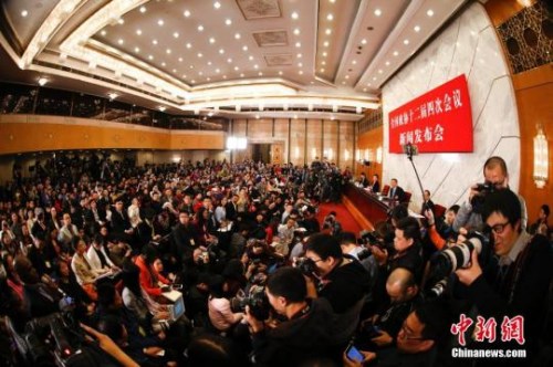 3月2日,全国政协十二届四次会议新闻发布会在北京人民大会堂举行,大会新闻发言人王国庆向中外媒体介绍本次大会有关情况并回答记者提问。<a target='_blank' href='http://www.chinanews.com/'>中新社</a>记者 杜洋 摄 3月2日,全国政协十二届四次会议新闻发布会在北京人民大会堂举行,大会新闻发言人王国庆向中外媒体介绍本次大会有关情况并回答记者提问。<a target='_blank' href='http://www.chinanews.com/'>中新社</a>记者 杜洋 摄