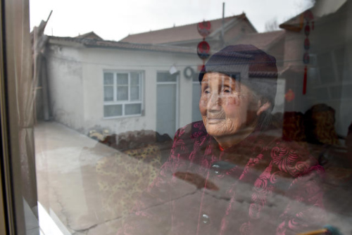 ���Ӣ������������(3��8����)������88������Ӣ������ɽ��ʡ����ůȪ���ˡ�1942�����죬���14������Ӣ���վ�ץ���ݵ����20����������ݵİ����»��˼ҡ������º����Ӣ�ٴα��վ�ץ�ߣ��������ݰ������ӳ���ħ�ߡ���һ��ʱ������Ӣ�ֱ�ץ�ߣ��ٴλؼҺ�һ��ʱ�䣬���Ӣ���Ĵα�ץ���ݵ��������衣