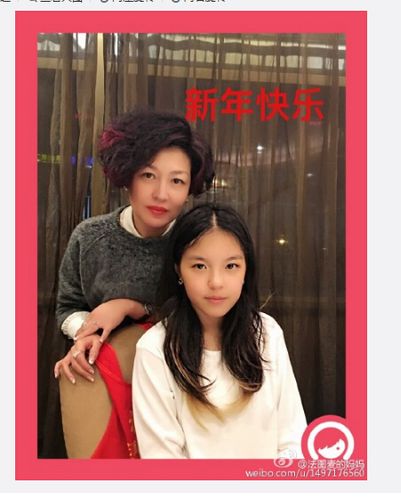 资料图:哈文晒与女儿温馨合影。(哈文微博截图) 资料图:哈文晒与女儿温馨合影。(哈文微博截图)