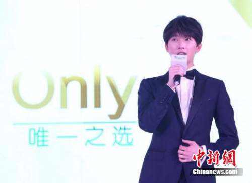 资料图:杨洋避谈与宋茜绯闻。 资料图:杨洋避谈与宋茜绯闻。