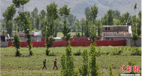 资料图:当地时间2011年5月2日,在巴基斯坦阿伯塔巴德,本拉登被击毙时的藏身处曝光。当天早些时候,美军在巴基斯坦阿伯塔巴德发起针对本拉登的“定点”行动并将其击毙。 资料图:当地时间2011年5月2日,在巴基斯坦阿伯塔巴德,本拉登被击毙时的藏身处曝光。当天早些时候,美军在巴基斯坦阿伯塔巴德发起针对本拉登的“定点”行动并将其击毙。