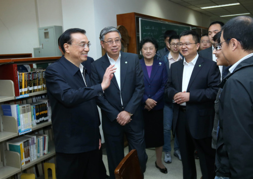 ���ǿ15�������ڱ�����ѧ��ѧ��ѧѧԺ����ʱ˵����ѧ����Ȼ��ѧ�Ļʹڣ���������ѧ�о�����Ҫ���ߡ�����ǿ����������ѧ�о����ҹ��Ǳ������ڣ������������γ�ƿ����Լ����Ҫһ���˾��������ѡ����ʡ����ȡ�����һ��Ҫ�ѻ�����ѧ�о����ڸ�����Ҫ��λ�á�