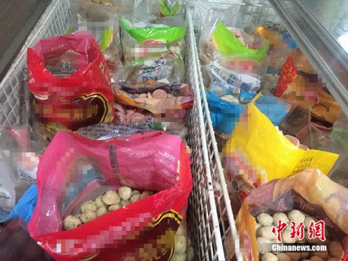 5月16日,北京市某批发市场冷冻室,麻辣烫食材的包装袋都未封口。<a target='_blank' href='http://www.chinanews.com/' >中新网</a> 邱宇 摄 5月16日,北京市某批发市场冷冻室,麻辣烫食材的包装袋都未封口。<a target='_blank' href='http://www.chinanews.com/' >中新网</a> 邱宇 摄