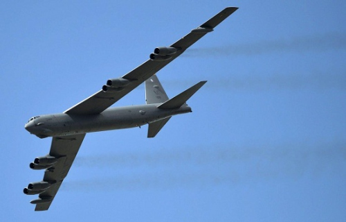 美b52轰炸机关岛起飞后坠毁无伤亡 军方已展开调查