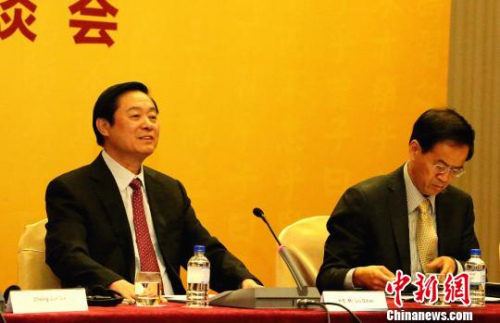 ������27�������ϯ��Ϥ����еĺ�ѧ����̸�Ტ����������������¡ ��