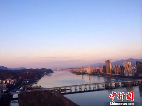 ͩ®�����سǽ���һ�ǡ�