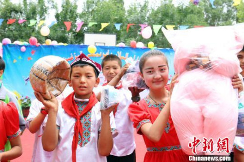 ѧ��չʾ�Լ��쵽�Ľ������������ ��