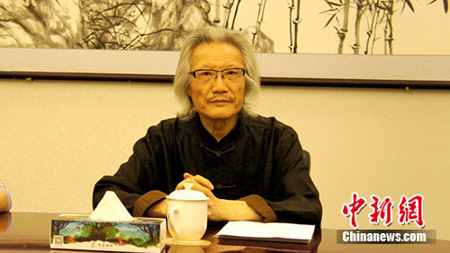 萧玉田讲述邮票创作故事。中国集邮总公司 供图 萧玉田讲述邮票创作故事。中国集邮总公司 供图