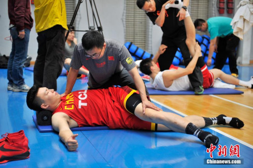 李根跟随中国男篮备战里约奥运会。<a target='_blank' href='http://www.chinanews.com/'>中新社</a>记者 刘冉阳 摄 李根跟随中国男篮备战里约奥运会。<a target='_blank' href='http://www.chinanews.com/'>中新社</a>记者 刘冉阳 摄