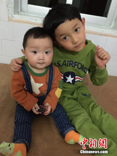 ͼΪͿС�����������ӣ�����Ǻ������ұ��ǿ������ܷ��߹�ͼ