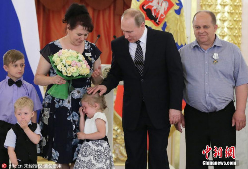 ����ͼ���վ��佱ʱ�ſ����Ե�4��СŮ����