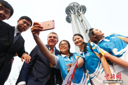 ���ܣ����ʰ�ί����ϯ����˹-�ͺ��������μӹ�����2008����˻��־Ը�ߺ�Ӱ�� <a target='_blank' href='http://www.chinanews.com/'>������</a>���� ���� ��