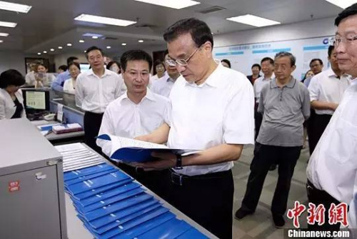 6��20�գ��й��������ξֳ�ί������Ժ�������ǿ�Ⱥ��й��������С��й��������п��첢�����ٿ���̸�ᡣͼΪ���ǿ���й��������п��졣<a target='_blank' href='http://www.chinanews.com/'>������</a>���� ���� ��