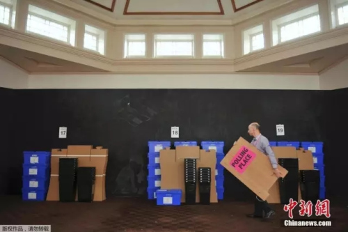 ������ʱ��2016��6��22�գ�Ӣ��������������ͶƱվ׼�����������С�