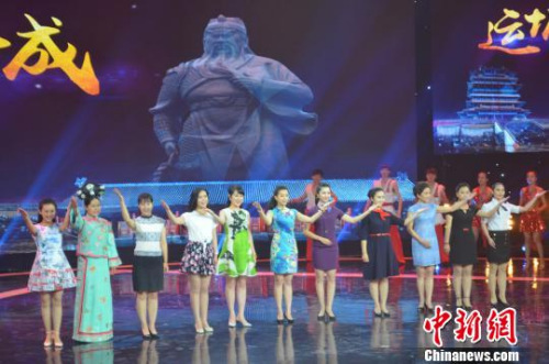 ����ͼ������˵ɽ���÷�⡷��Ŀ�У�ɽ��11�����е���ί��ǡ��г����г���һ�μ���������ƽ����Ρ�ͼΪ17�ոý�Ŀ�佱�����ֳ��������� ��