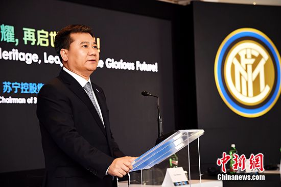 苏宁控股集团董事长张近东在发布会上致辞 苏宁控股集团董事长张近东在发布会上致辞