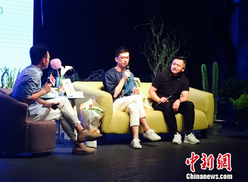 程小飞(中)与嘉宾对谈。 程小飞(中)与嘉宾对谈。