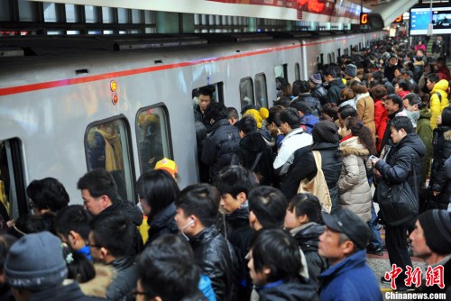 资料图 图为北京地铁四惠站早高峰人潮。<a target='_blank' href='http://www.chinanews.com/' >中新网</a>记者 金硕 摄 资料图 图为北京地铁四惠站早高峰人潮。<a target='_blank' href='http://www.chinanews.com/' >中新网</a>记者 金硕 摄