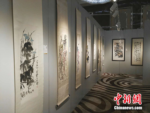7月7日，北京银座2016春季拍卖会预展在京举行。图为预展现场。宋宇晟 摄