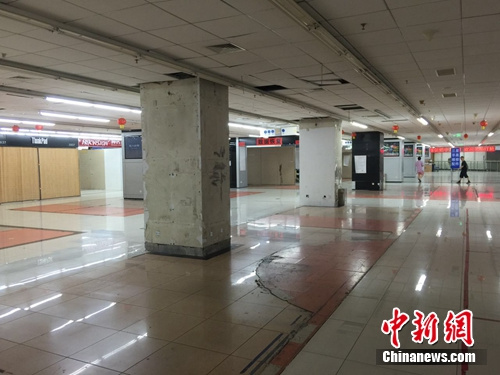 大部分商户已撤离,少数仍在坚持,正常营业。<a target='_blank' href='http://www.chinanews.com/' >中新网</a> 吴涛 摄 大部分商户已撤离,少数仍在坚持,正常营业。<a target='_blank' href='http://www.chinanews.com/' >中新网</a> 吴涛 摄
