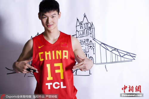今年夏天,王哲林在NBA选秀中被孟菲斯灰熊选中 今年夏天,王哲林在NBA选秀中被孟菲斯灰熊选中