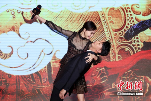 韩庚唐嫣搞笑反串演绎经典 片方供图 韩庚唐嫣搞笑反串演绎经典 片方供图