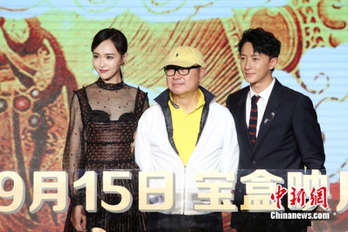 《大话西游3》主创亲密合影 片方供图 《大话西游3》主创亲密合影 片方供图