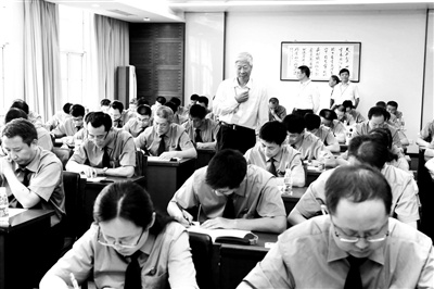 符合条件的司法人员都能参加入额笔试 摄影 程财 符合条件的司法人员都能参加入额笔试 摄影 程财