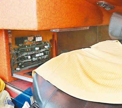 �����½���Ż��ճ��¹ʵ�ͬ���ͳ�����װ�䱸���ɼ���ʻ���������������ʽ������ߡ�̨�塶���ϱ�����������飯��Ӱ