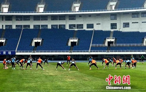 曼城踩场训练。<a target='_blank' href='http://www.chinanews.com/' >中新网</a>记者王牧青摄。 曼城踩场训练。<a target='_blank' href='http://www.chinanews.com/' >中新网</a>记者王牧青摄。