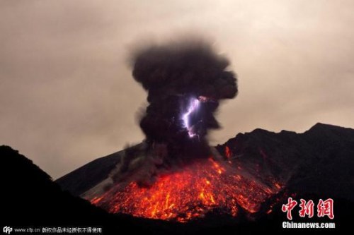 资料图:日本火山喷发 资料图:日本火山喷发