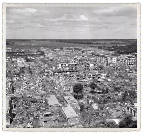 1976��7��28��ǿ�ҵ����������ɽ��һ�ǡ���ɽ��������һ���⵽���ƻ�����ʧ��Ϊ���ء�(�»������ ��������)