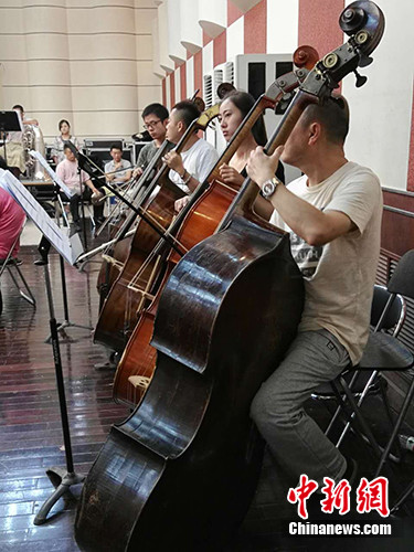 ��÷������•�������족�����ֳ���<a target='_blank' href='http://www.chinanews.com/' >������</a> ������ ��