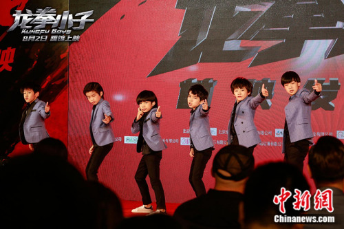 笑称"为艺术献身"才一直维持着光头造型,回忆戏中跟林秋楠单挑的戏份